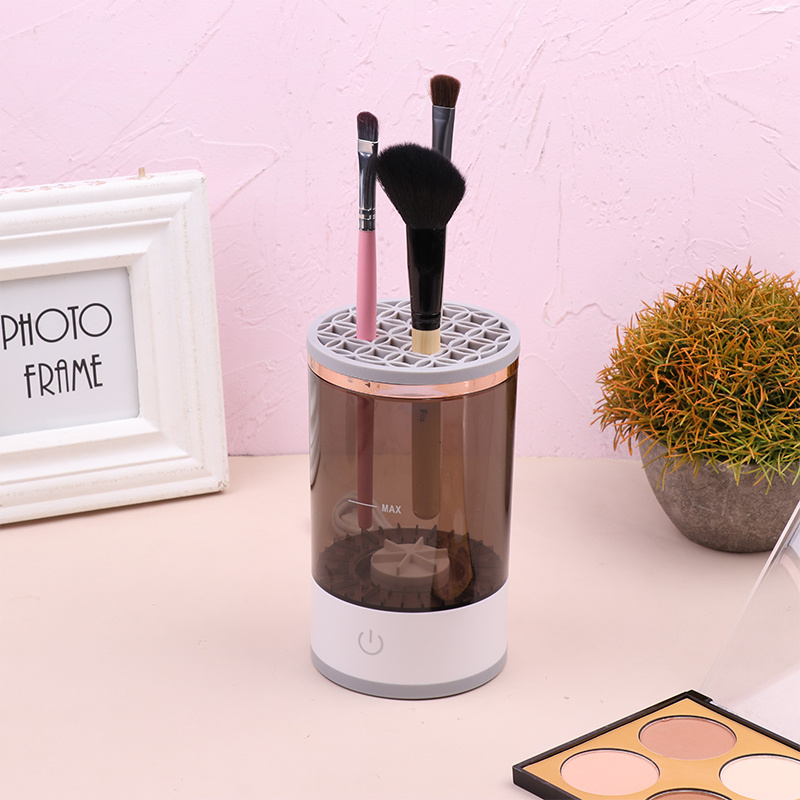 Makeup brush rotating inside the automatic cleaning cup